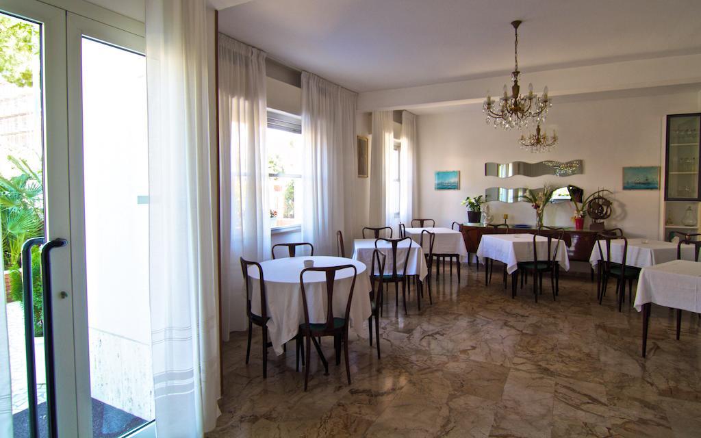 Hotel Villa Tua Riccione Exterior photo