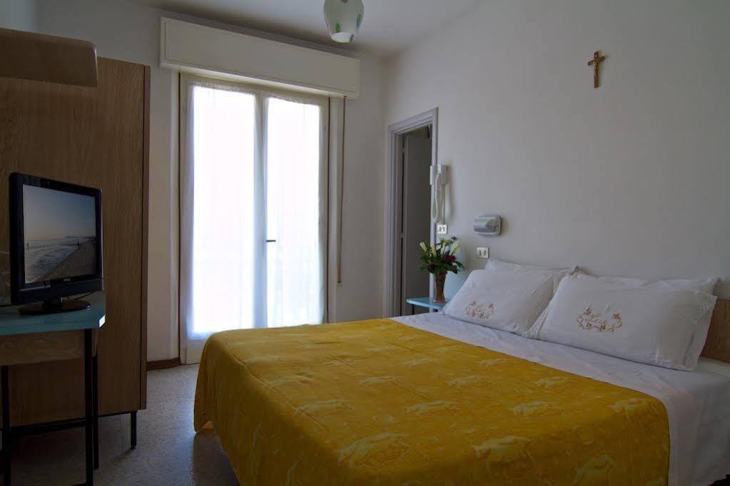 Hotel Villa Tua Riccione Exterior photo